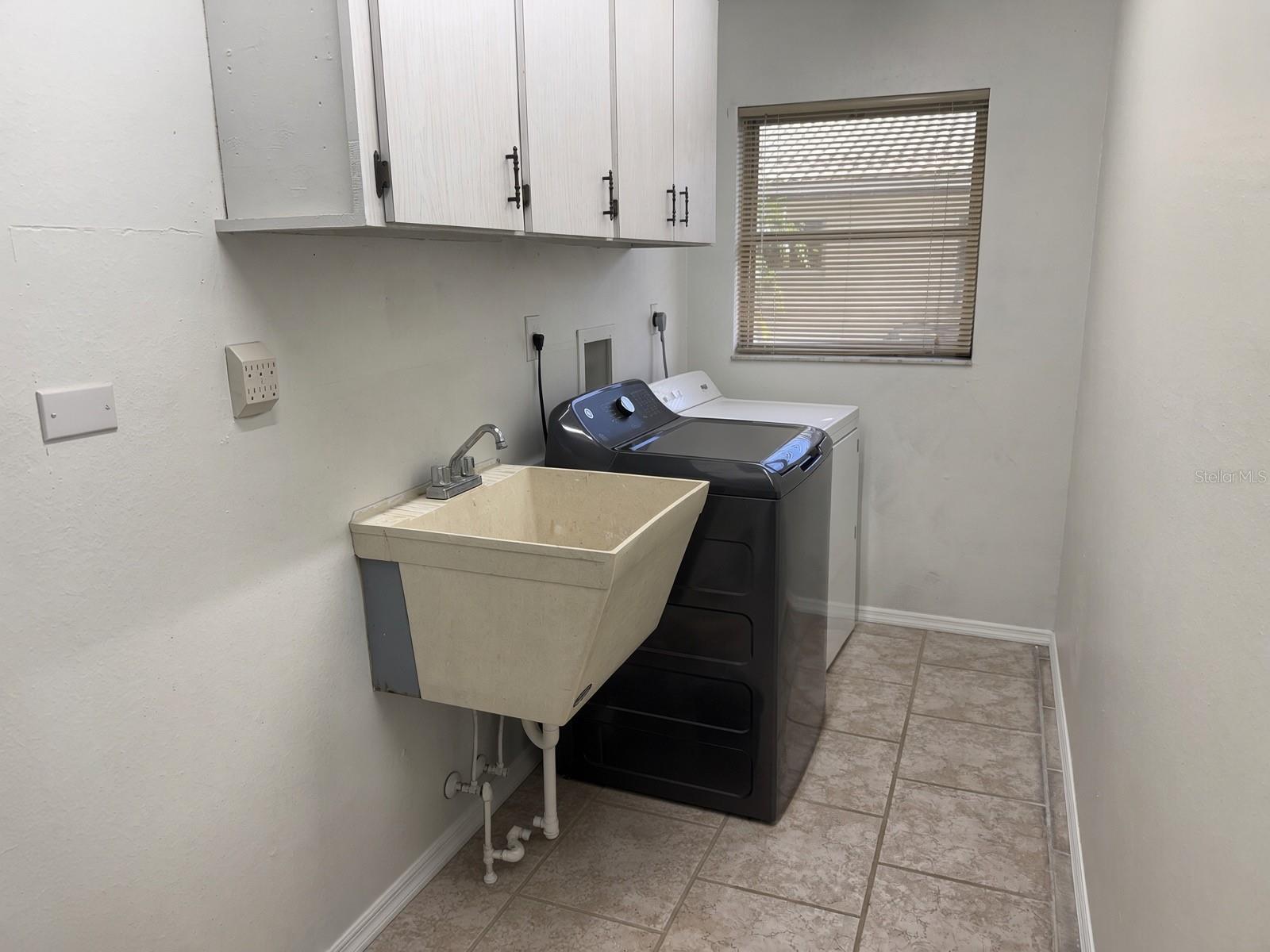 470 Rubens Dr E Property Photo 28