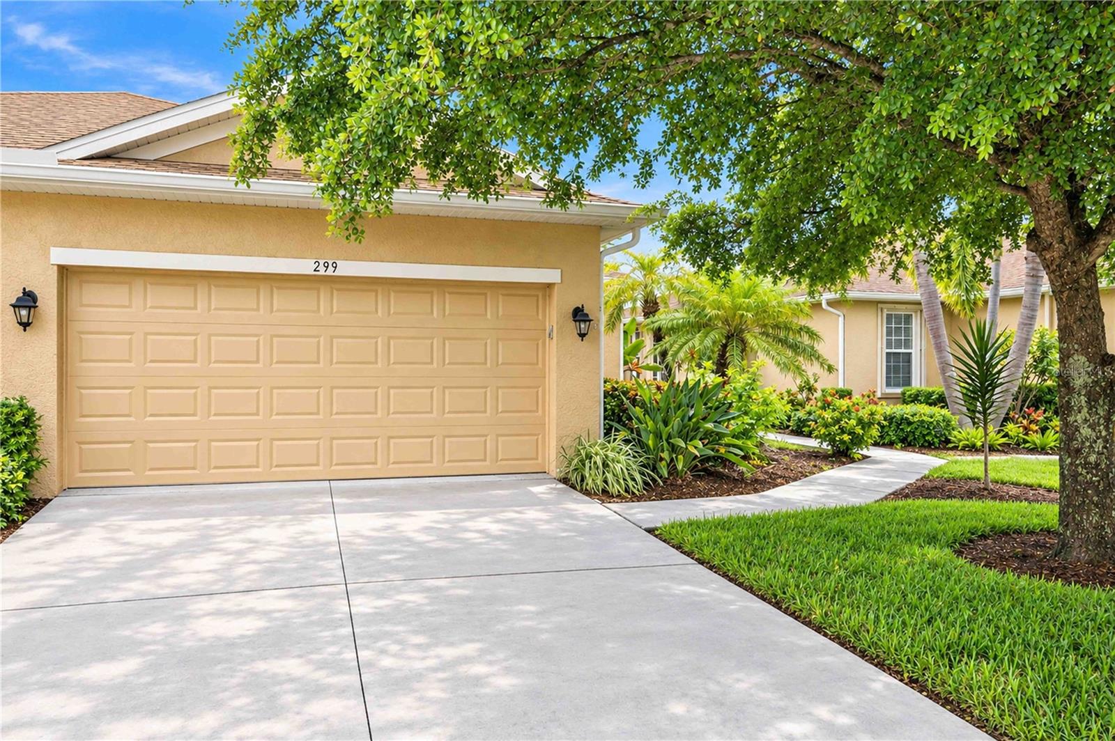 299 Capulet Dr Property Photo