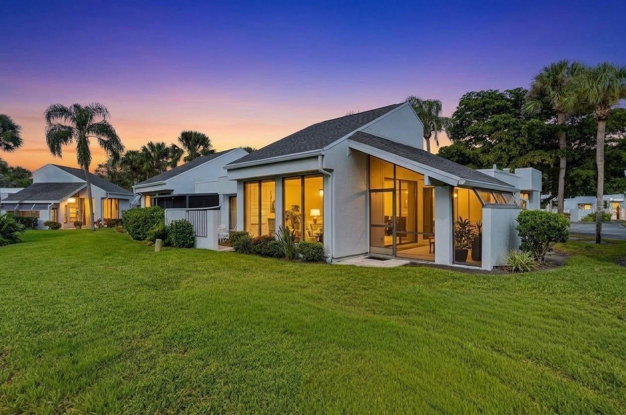 2319 LAKESIDE MEWS #B3 Property Photo 1