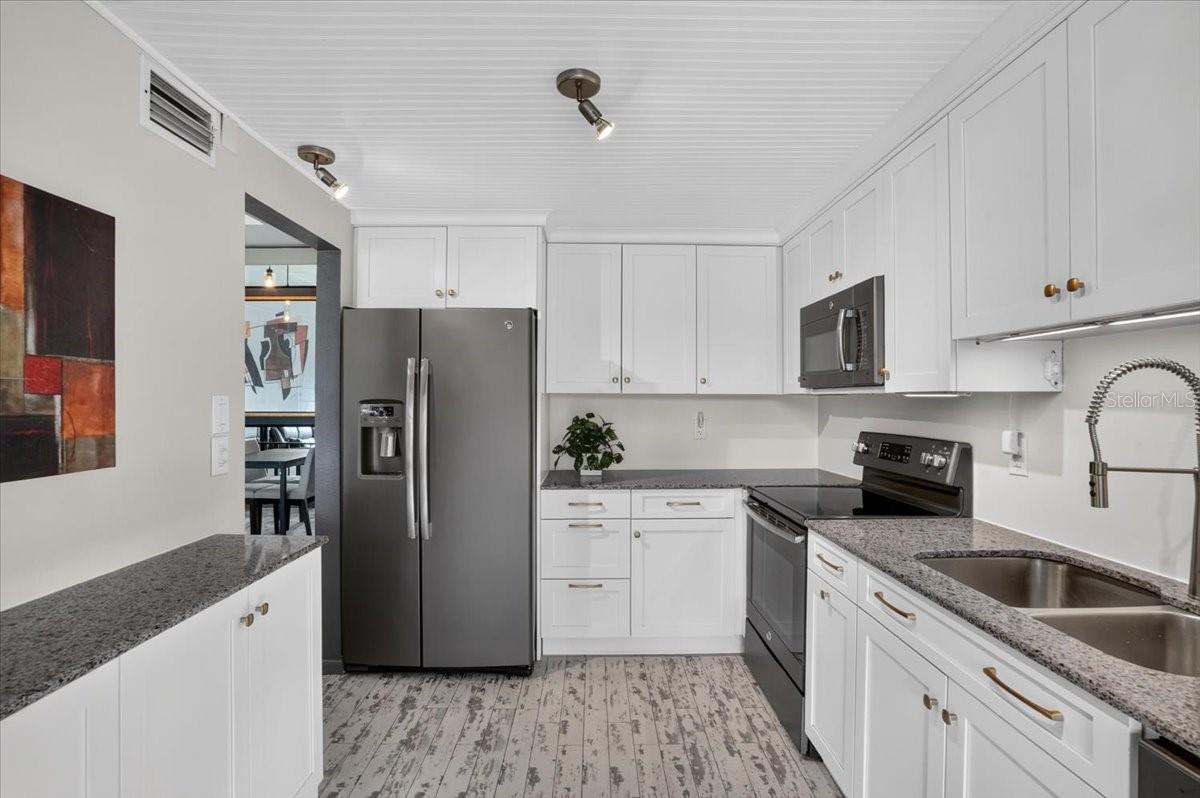 2319 Lakeside Mews #b3 Property Photo 10
