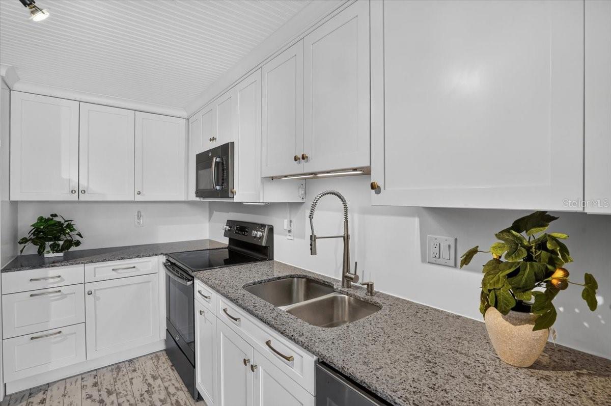 2319 Lakeside Mews #b3 Property Photo 11