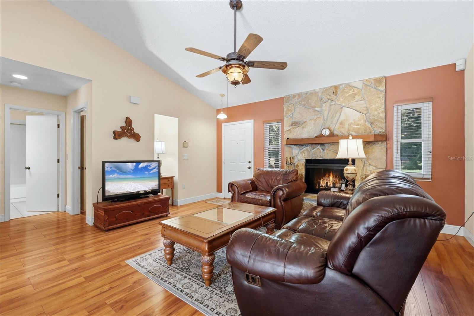 4006 75th Ter E Property Photo 6