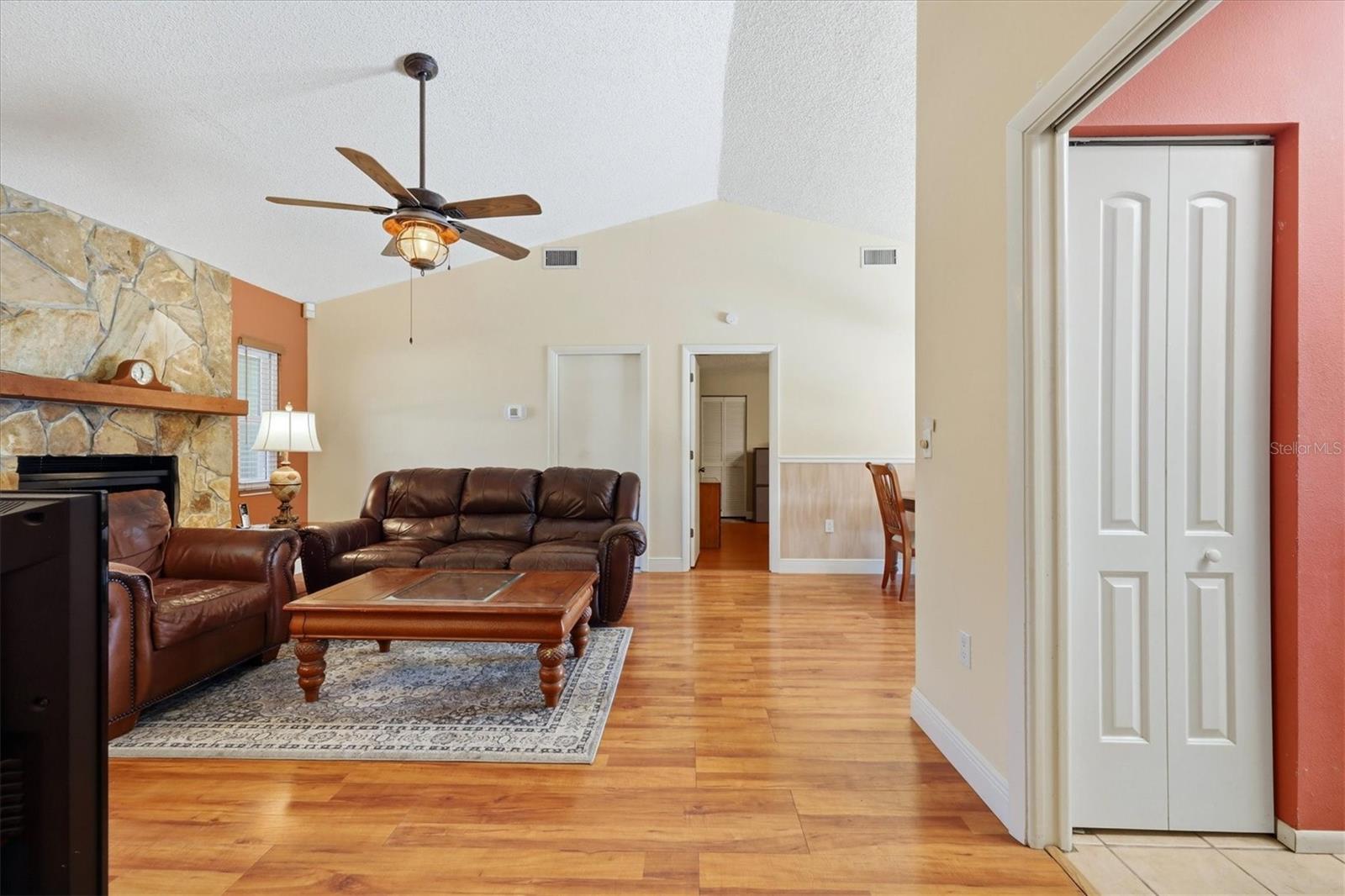 4006 75th Ter E Property Photo 8