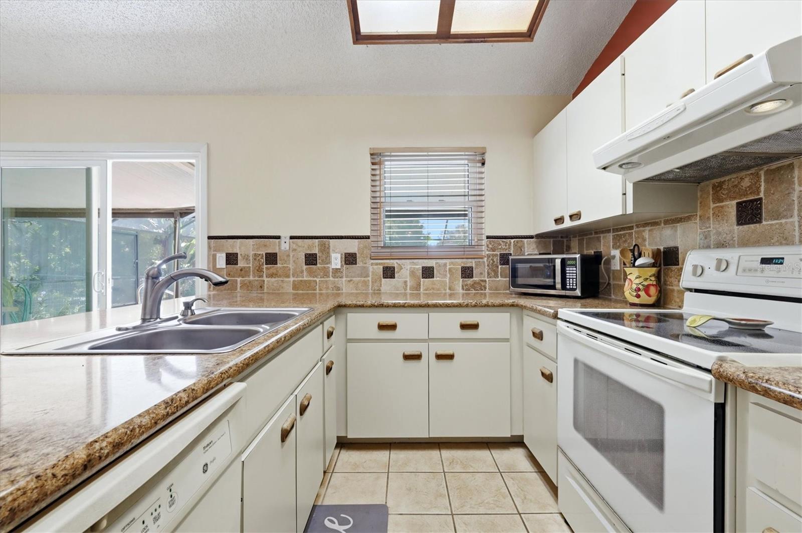 4006 75th Ter E Property Photo 13