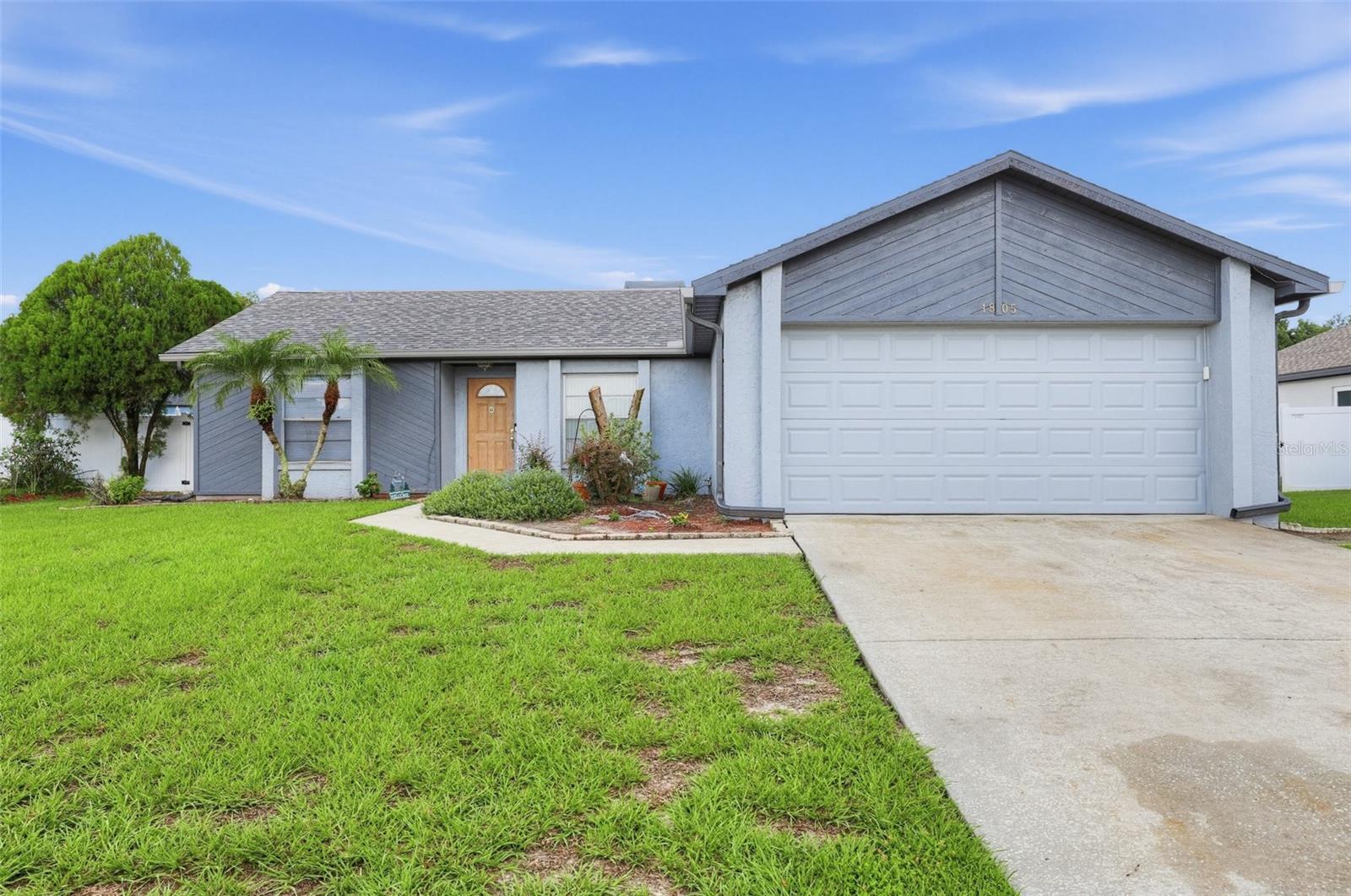 1805 Lakewind Dr Property Photo 3