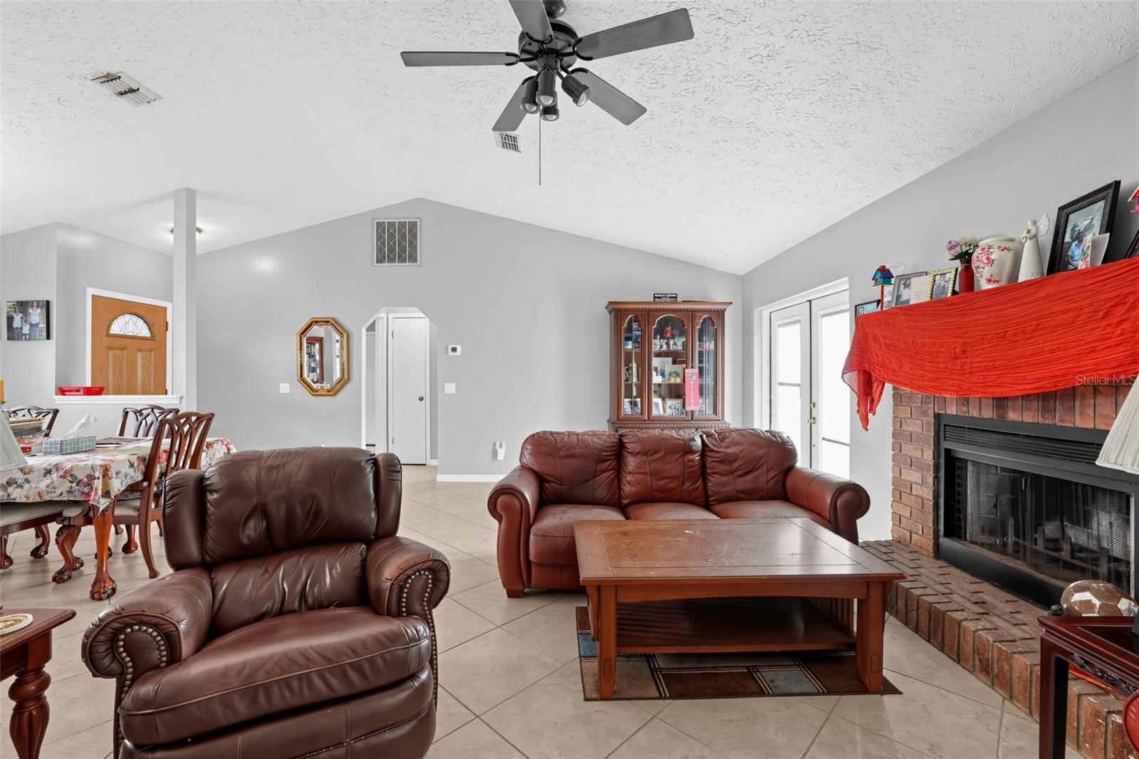 1805 Lakewind Dr Property Photo 12