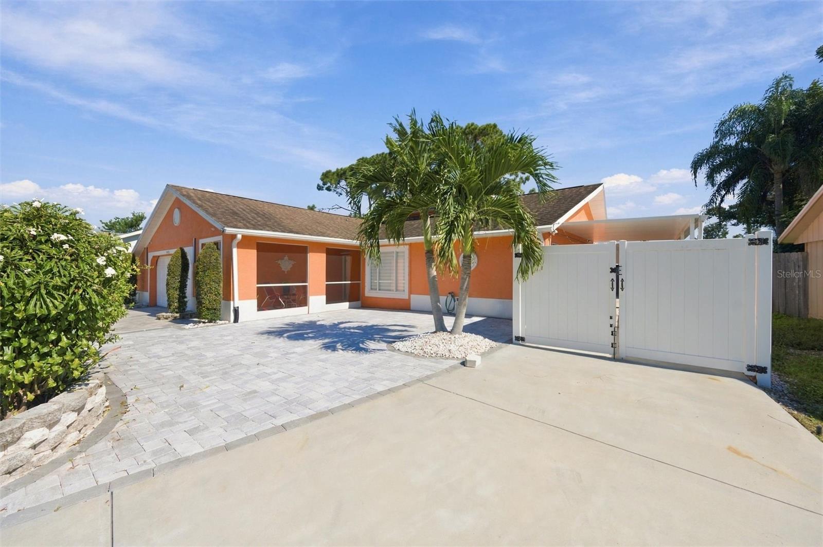 6625 Mauna Loa Blvd Property Photo 2
