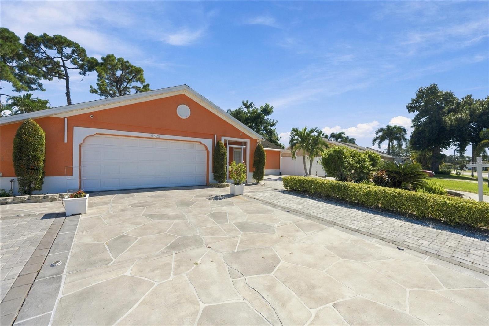 6625 Mauna Loa Blvd Property Photo 3