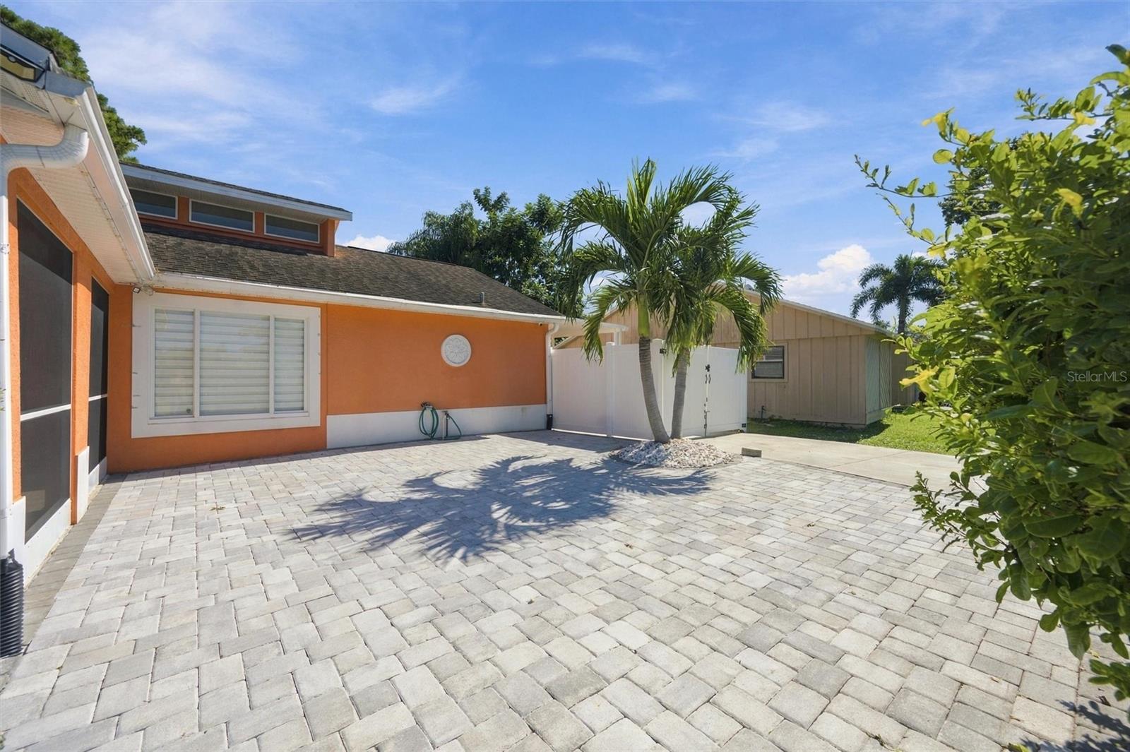6625 Mauna Loa Blvd Property Photo 6