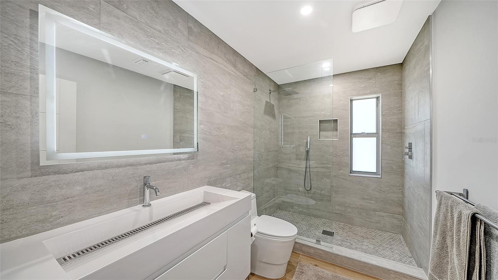 660 Penfield St Property Photo 26