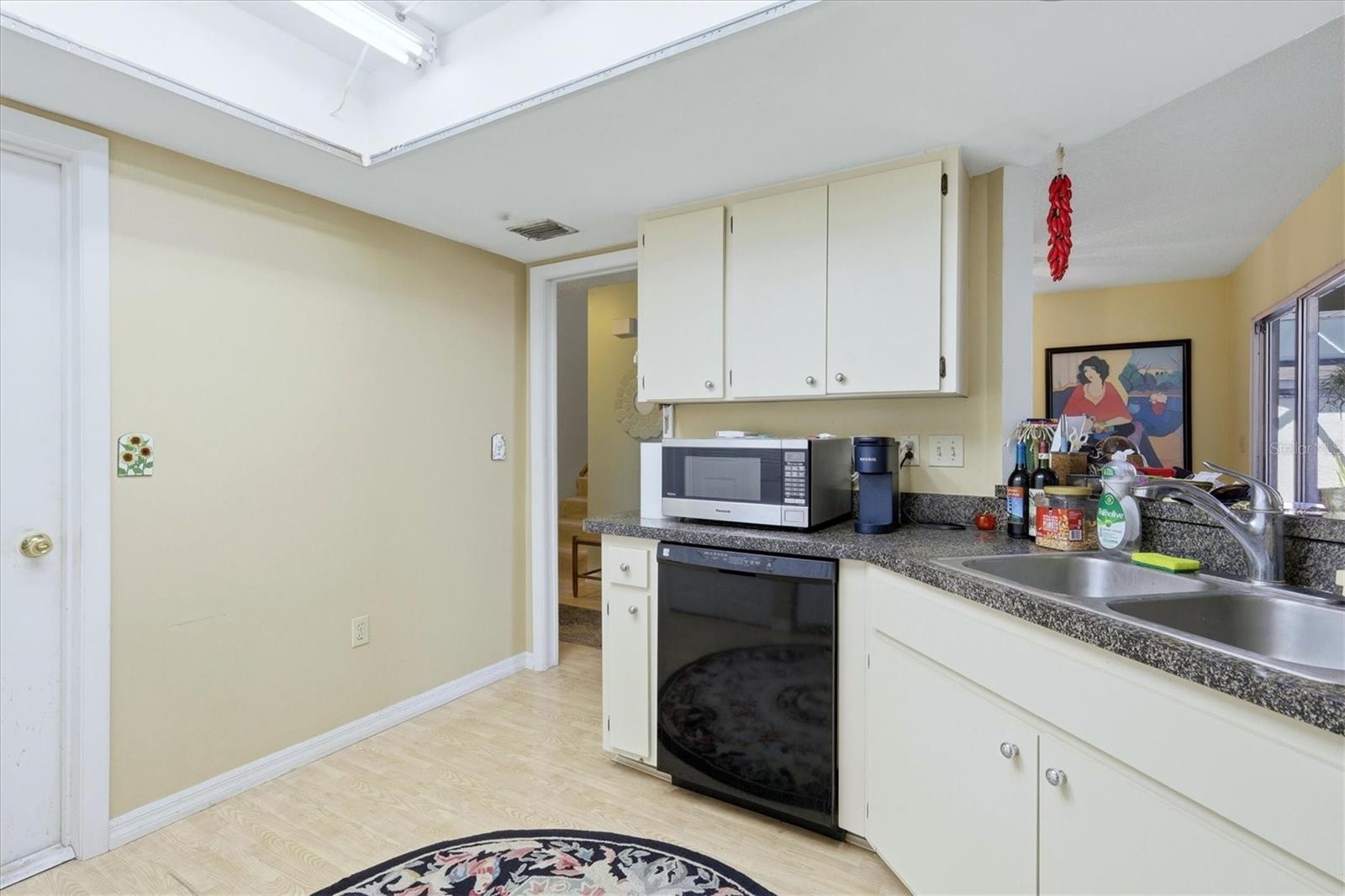 4173 Center Pointe Cir #87b Property Photo 10
