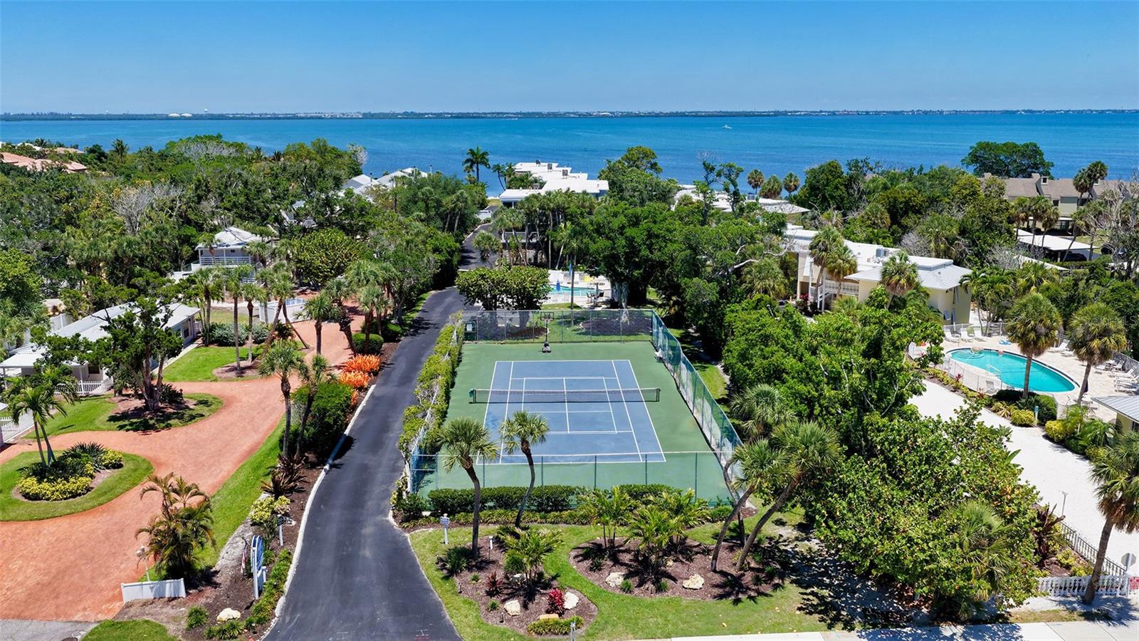 5320 Gulf Of Mexico Dr #101 Property Photo 2