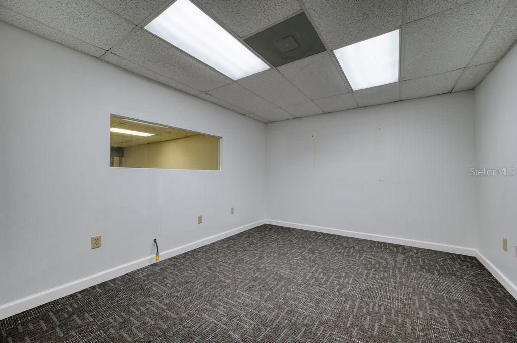 511 Interstate Ct Property Photo 16