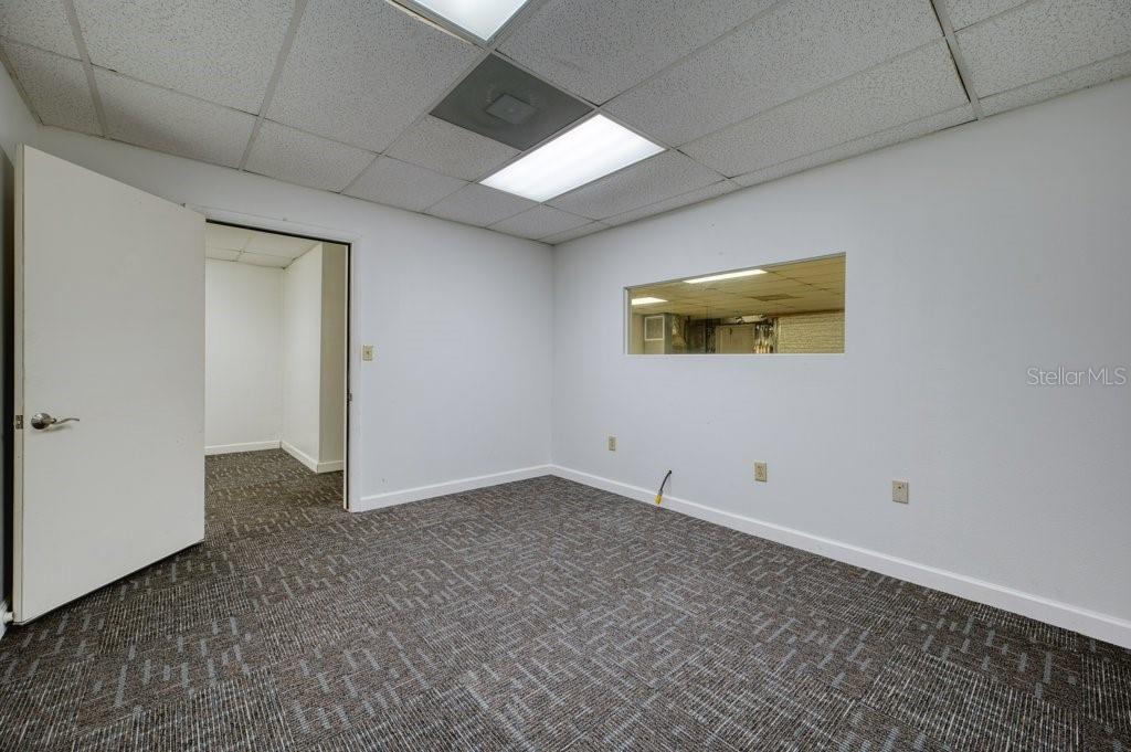 511 Interstate Ct Property Photo 17