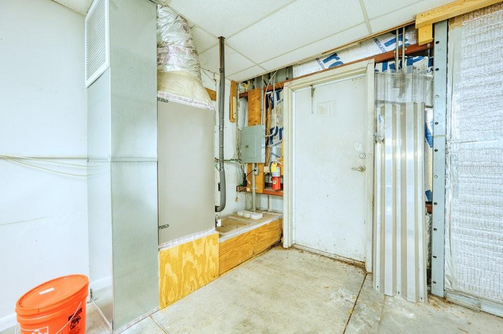 511 Interstate Ct Property Photo 19