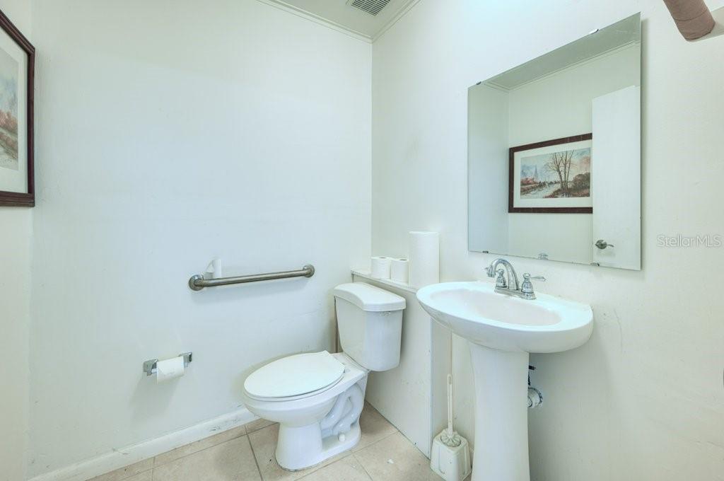 511 Interstate Ct Property Photo 23