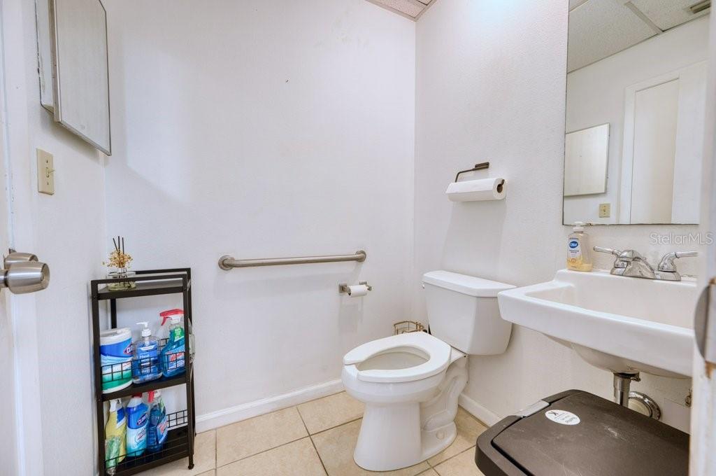511 Interstate Ct Property Photo 42