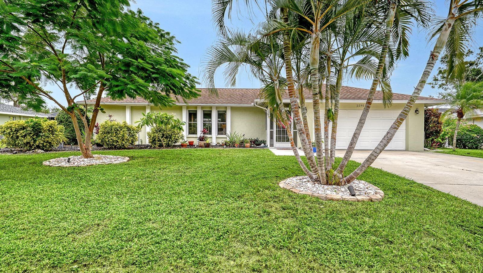 2295 Pine View Cir Property Photo 1