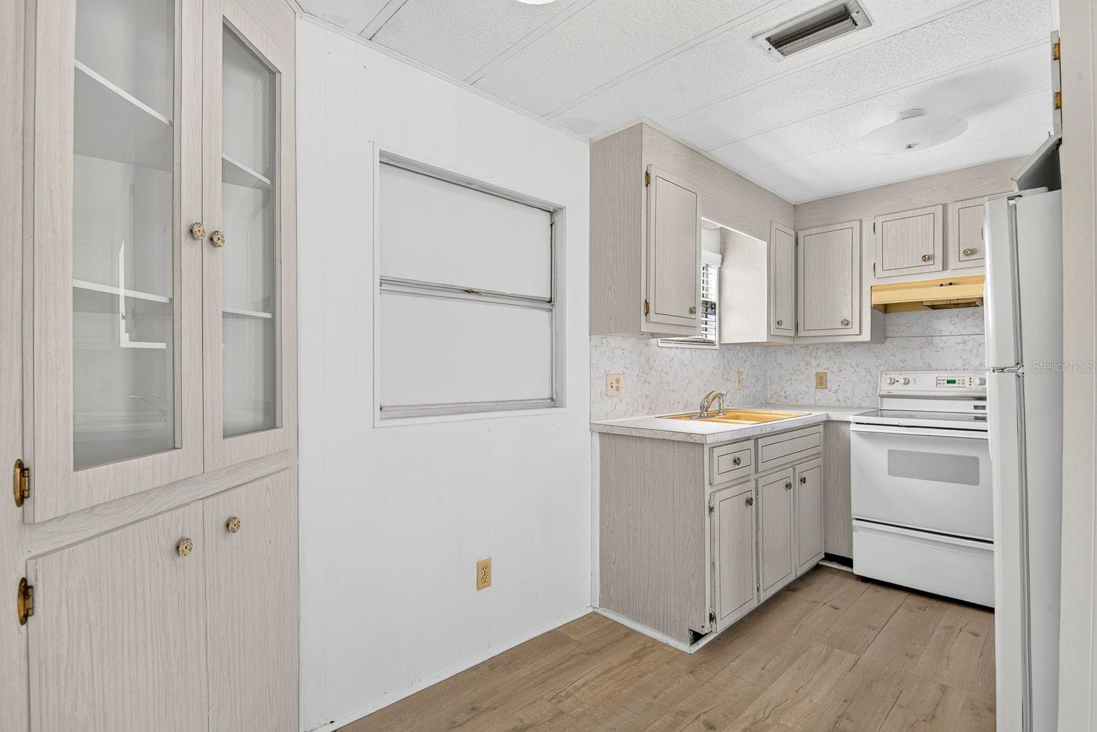 60 4th St Property Photo 4