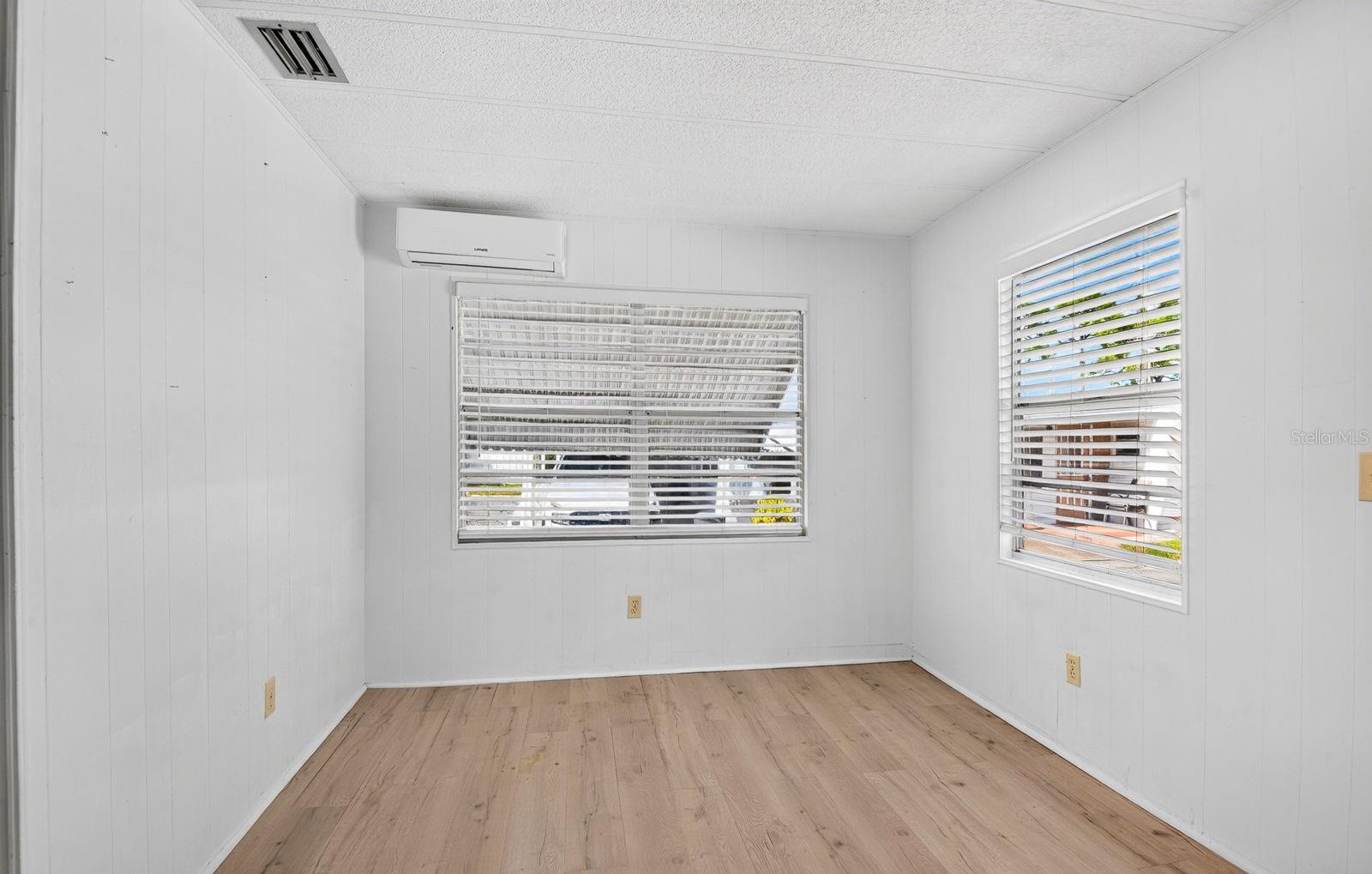 60 4th St Property Photo 11