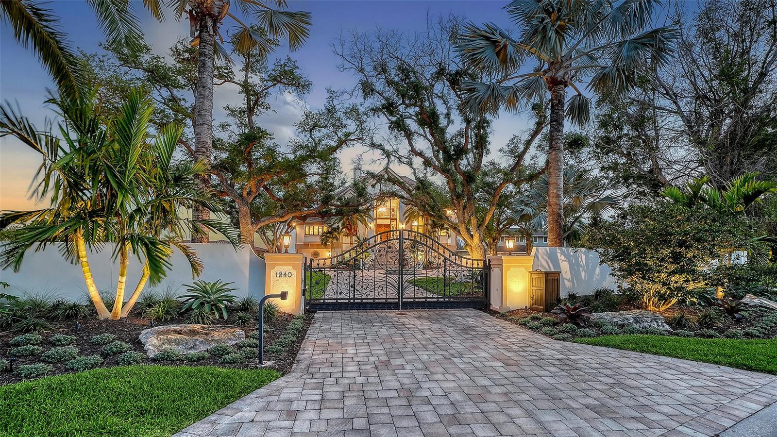 1240 Hillview Dr Property Photo