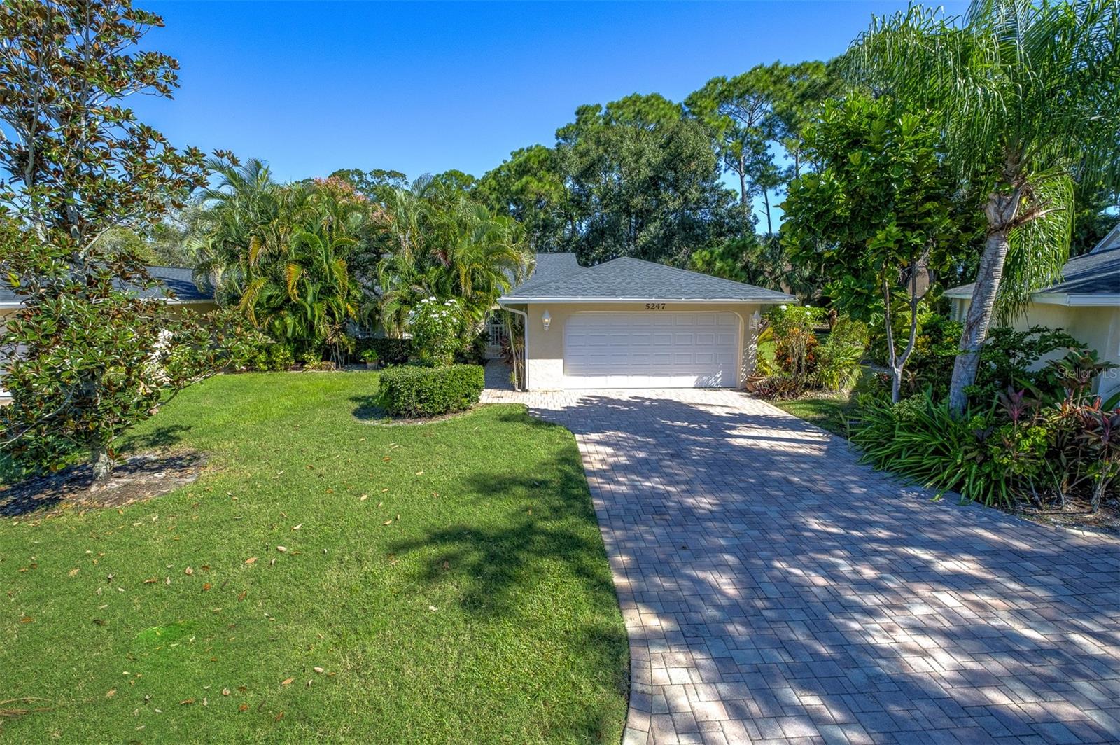 5247 VILLA MAJORCA CT #27 Property Photo 1