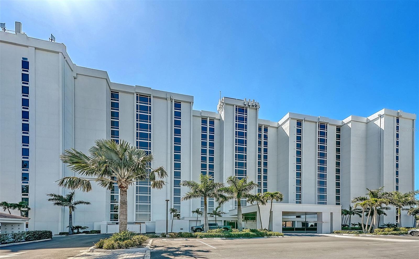 2425 GULF OF MEXICO DR #1E Property Photo 1