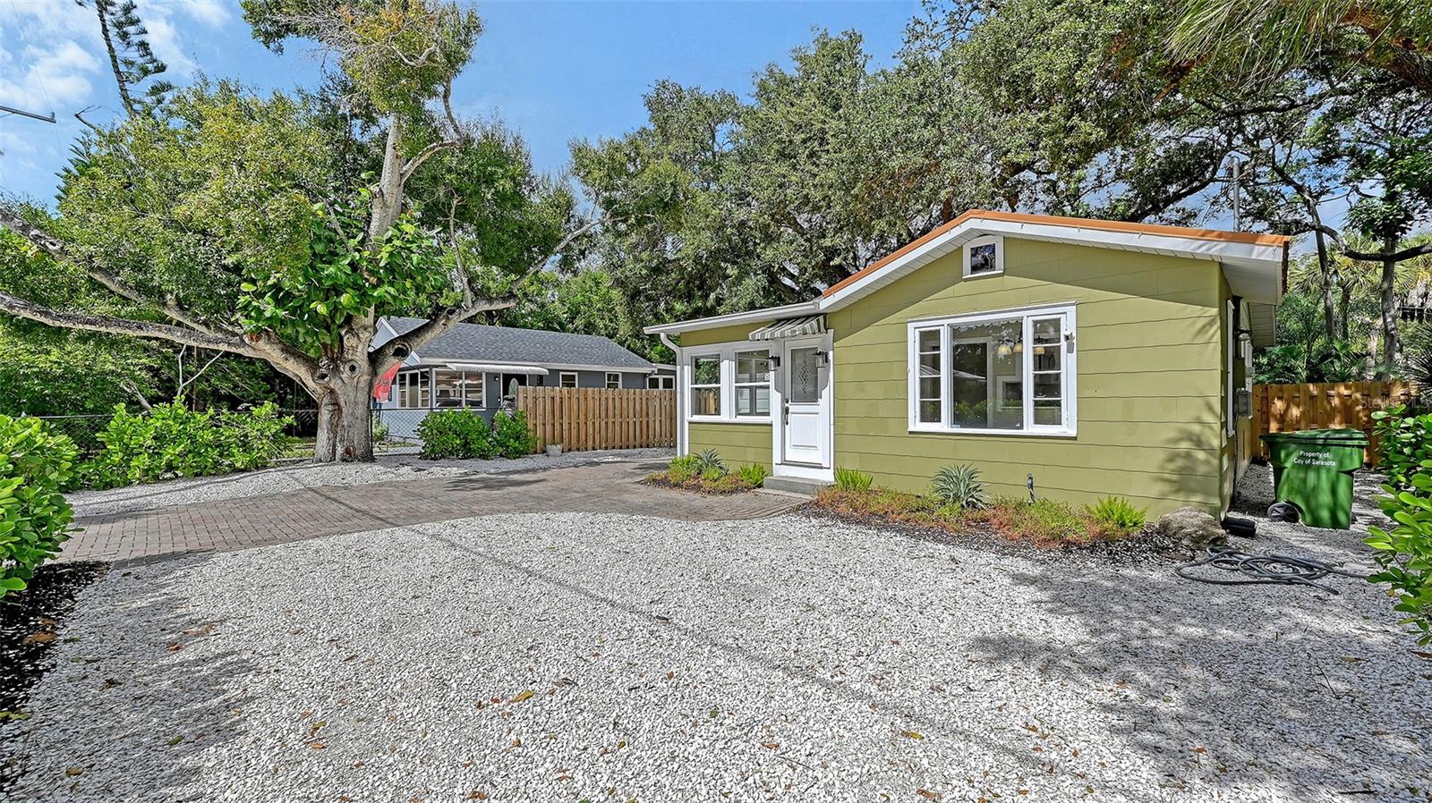 1277 17th St Property Photo 1