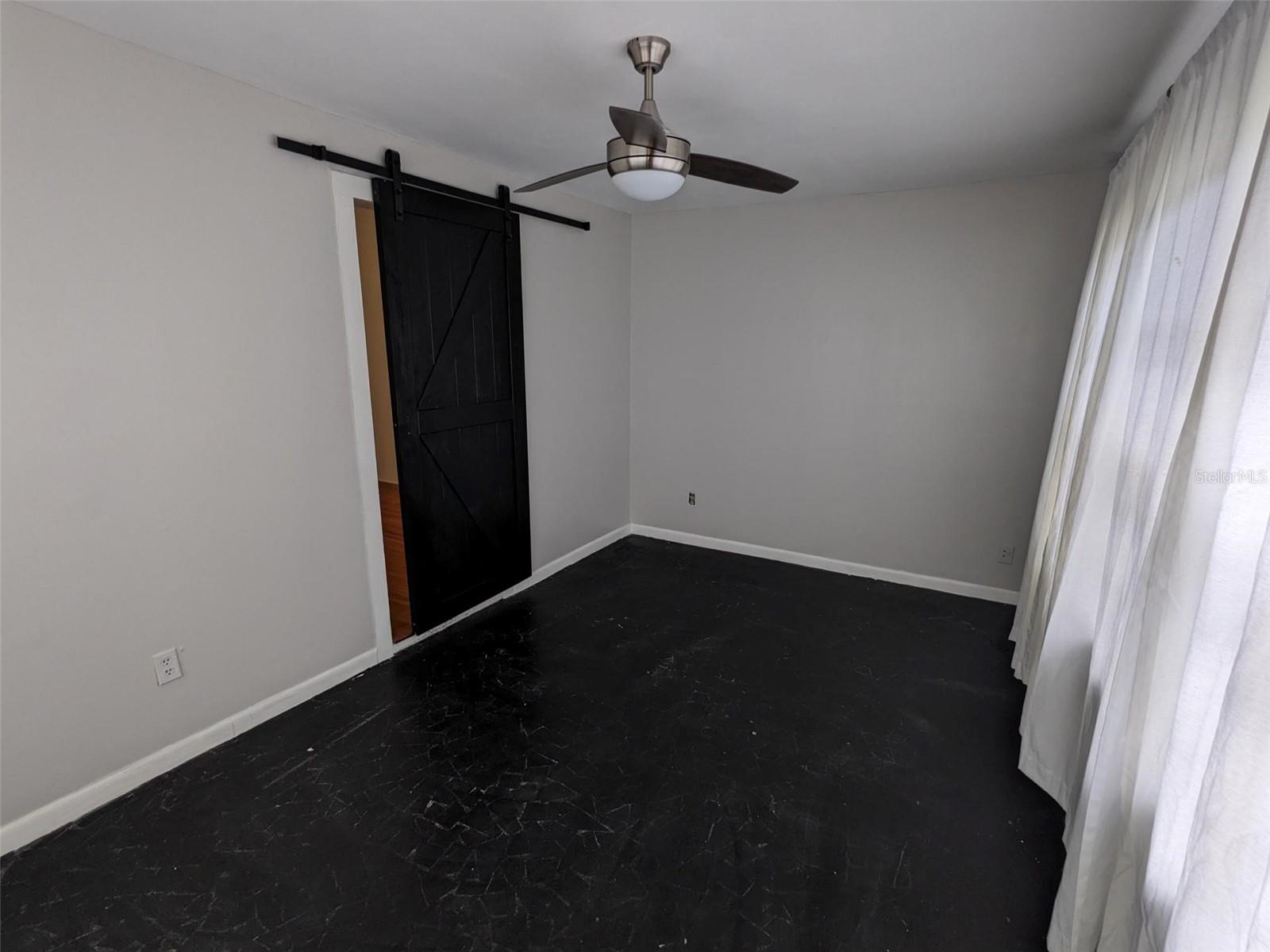 2721 Woodland Hills Ave Property Photo 4