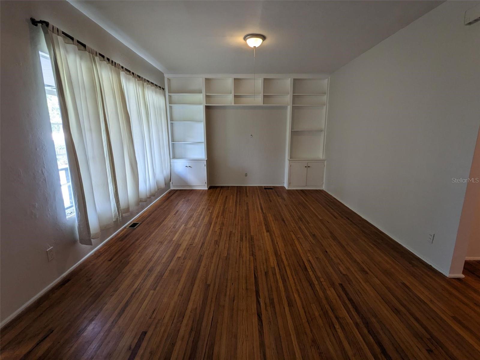 2721 Woodland Hills Ave Property Photo 5