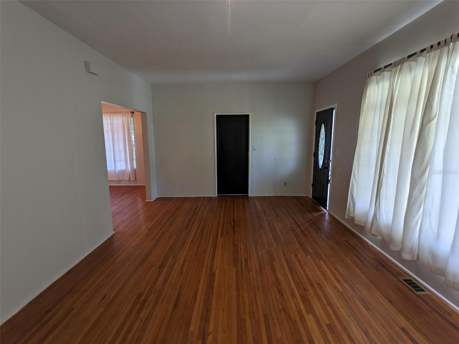 2721 Woodland Hills Ave Property Photo 6