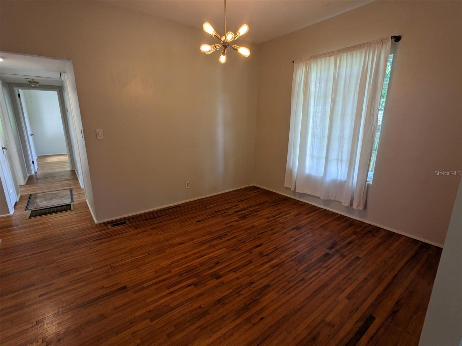 2721 Woodland Hills Ave Property Photo 7