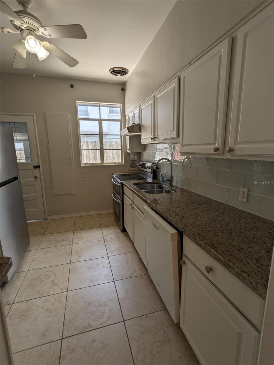 2721 Woodland Hills Ave Property Photo 8