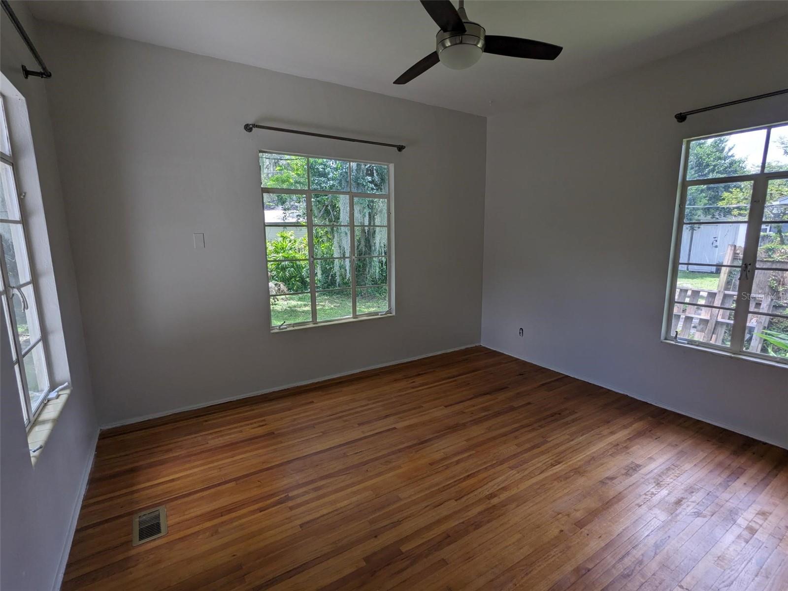 2721 Woodland Hills Ave Property Photo 15