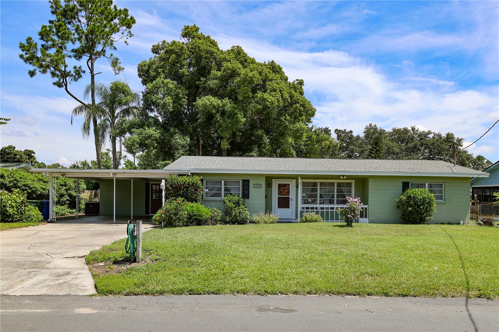 733 OLEANDER DR SE Property Photo 1