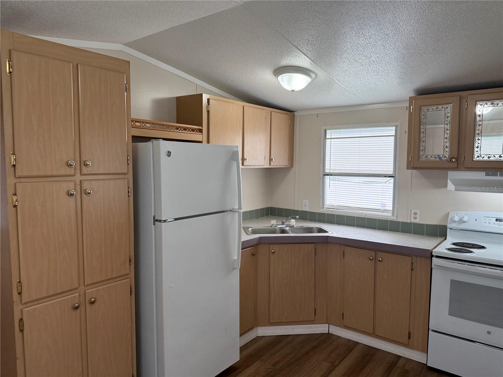 340 S Hankin Rd Property Photo 4