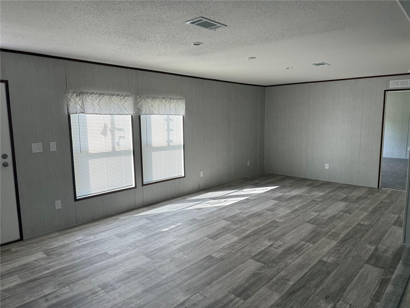 1561 Poe Rd Property Photo 2