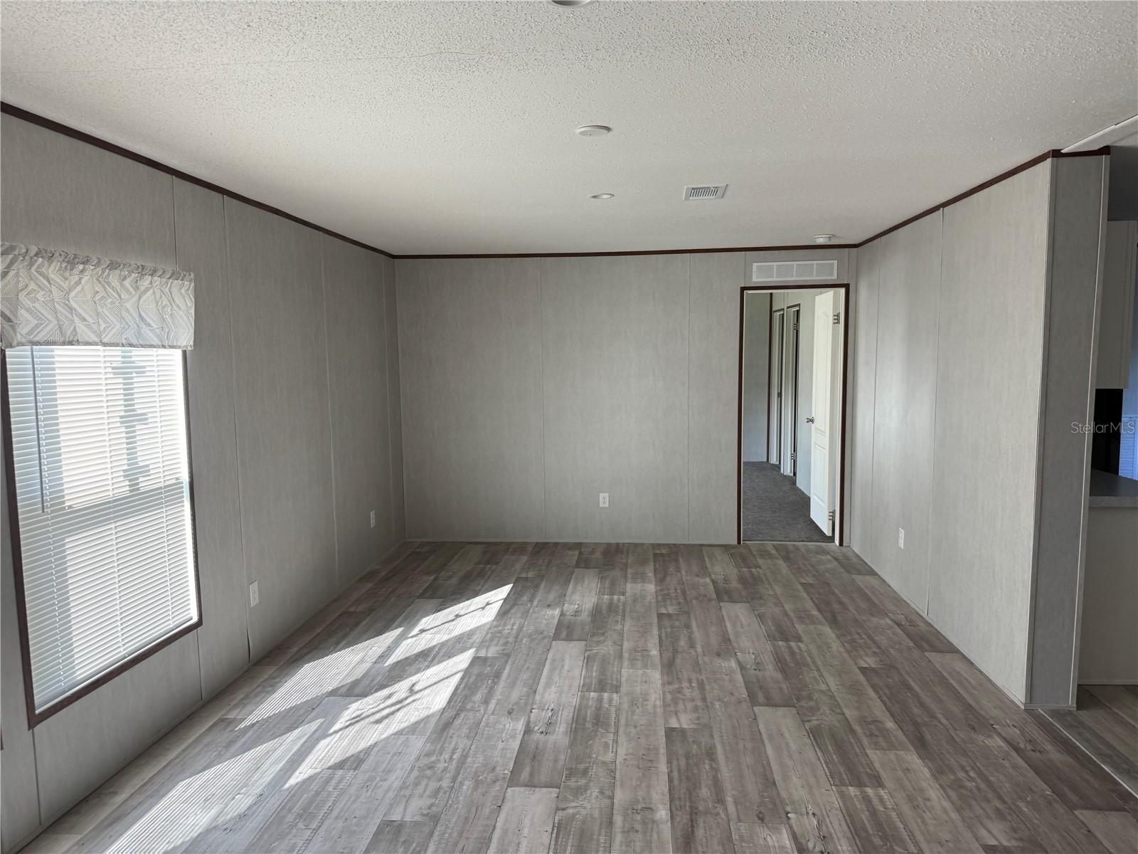 1561 Poe Rd Property Photo 3