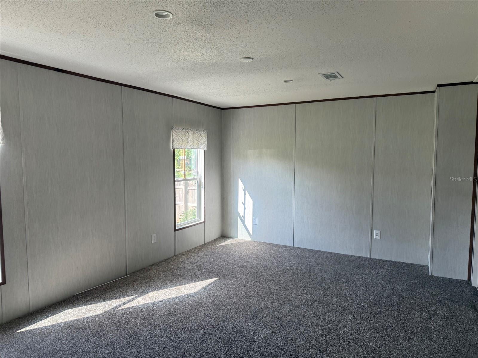 1561 Poe Rd Property Photo 8
