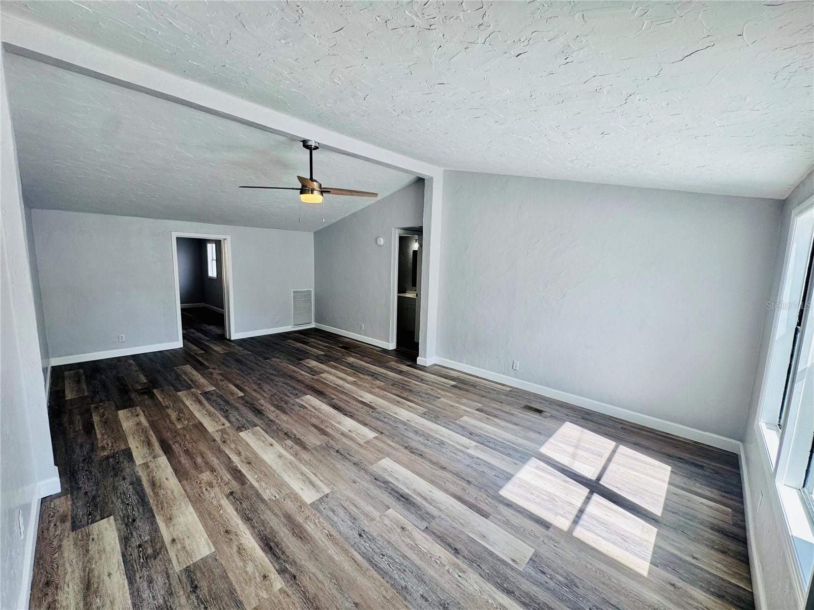 4822 Rolling Meadow Dr Property Photo 6