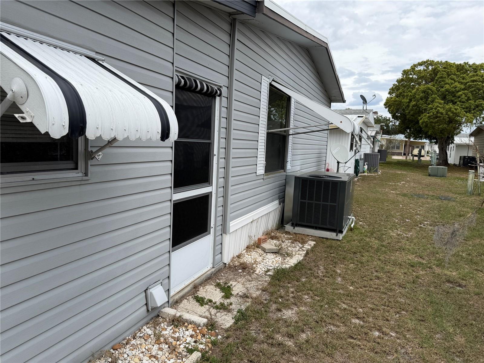4038 Rolling Oaks Dr Property Photo 3