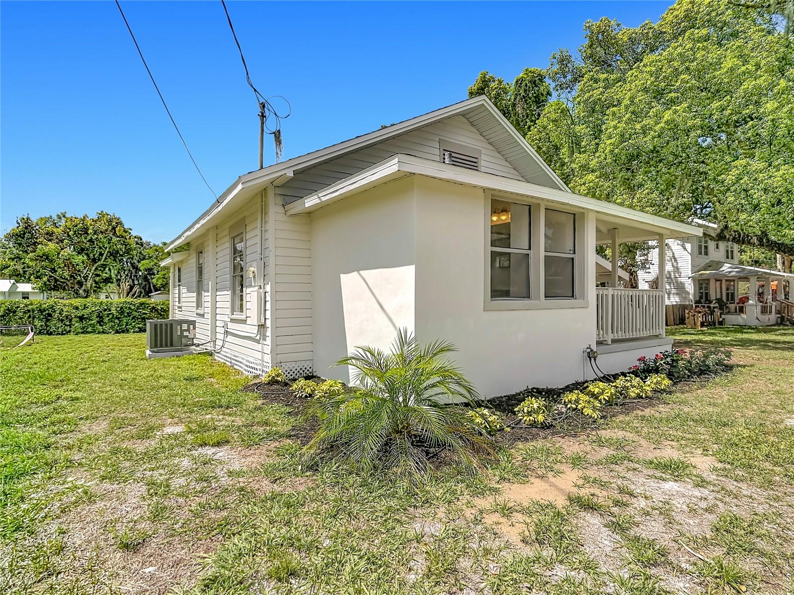 445 W Hooker St Property Photo 3