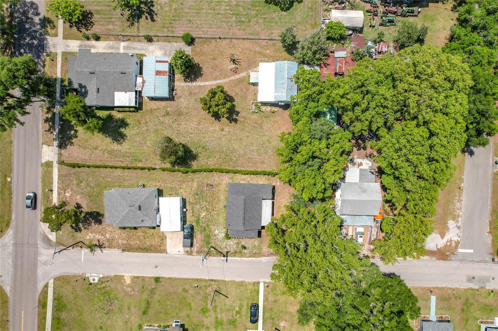 445 W Hooker St Property Photo 4