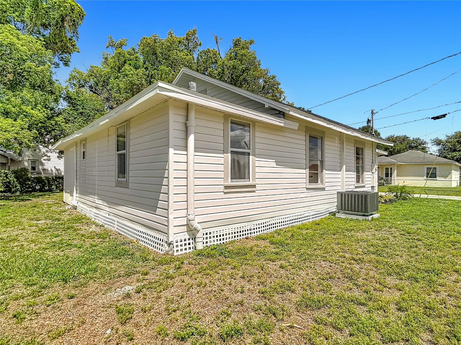 445 W Hooker St Property Photo 7
