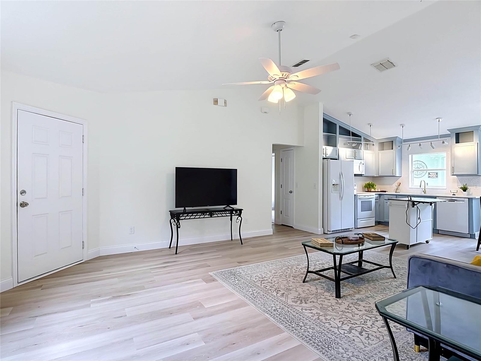 1501 Royal Ridge Dr Property Photo 10