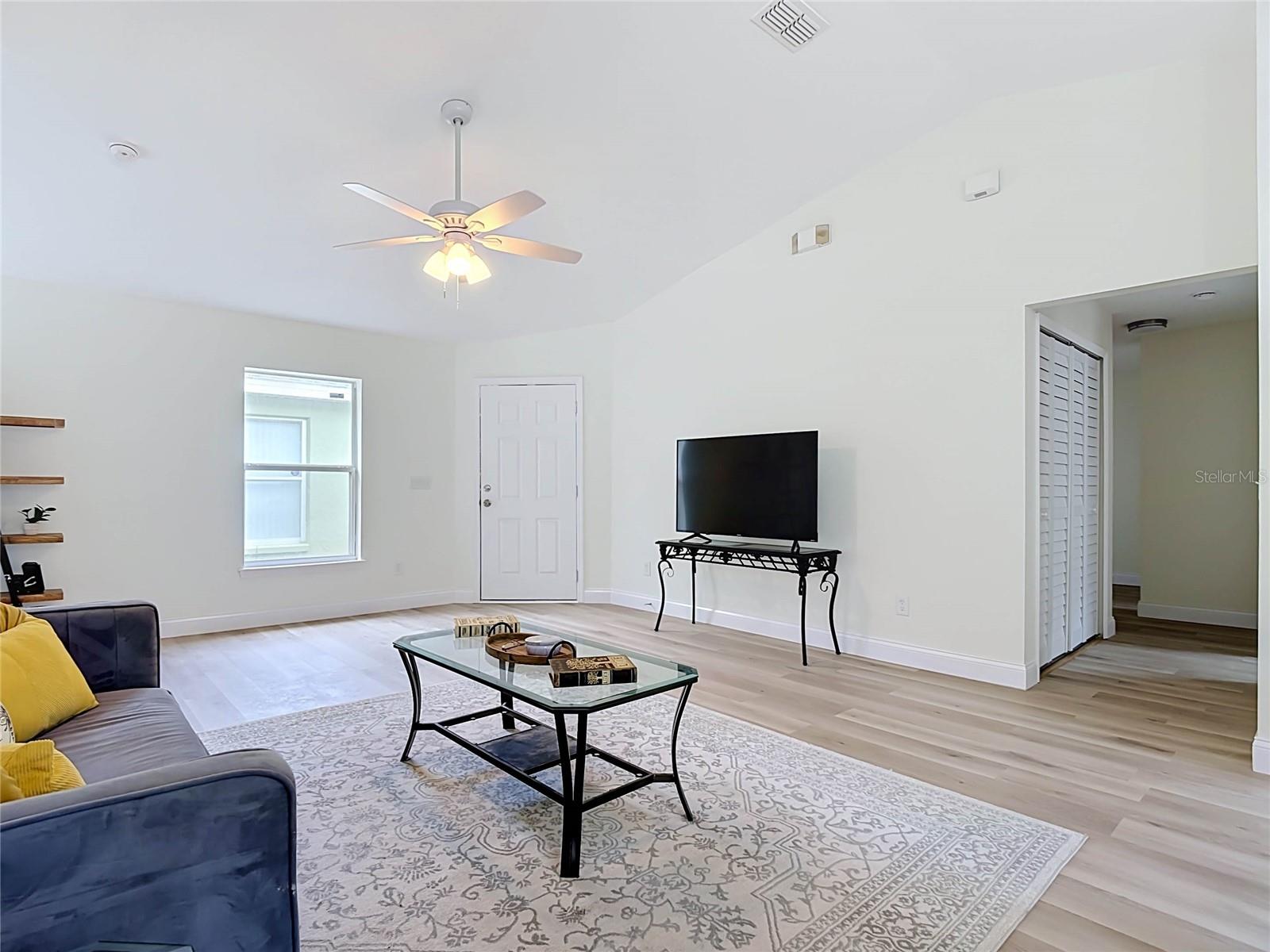 1501 Royal Ridge Dr Property Photo 11