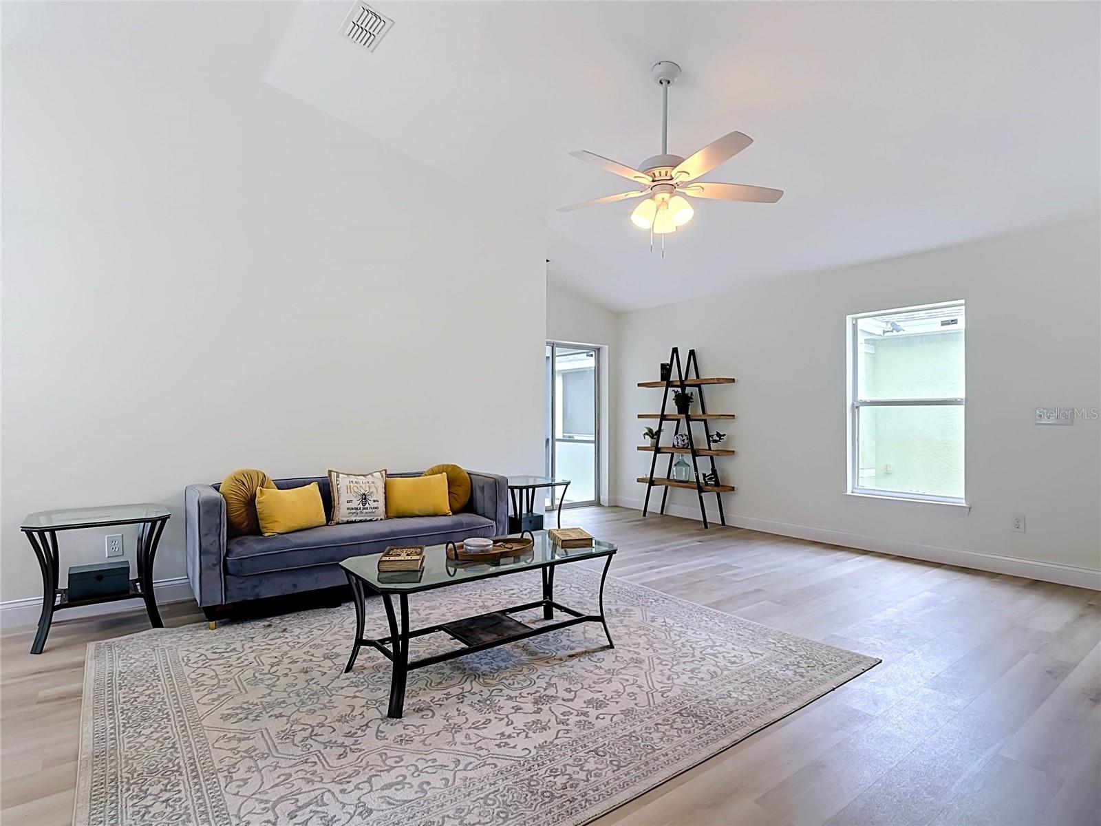 1501 Royal Ridge Dr Property Photo 12