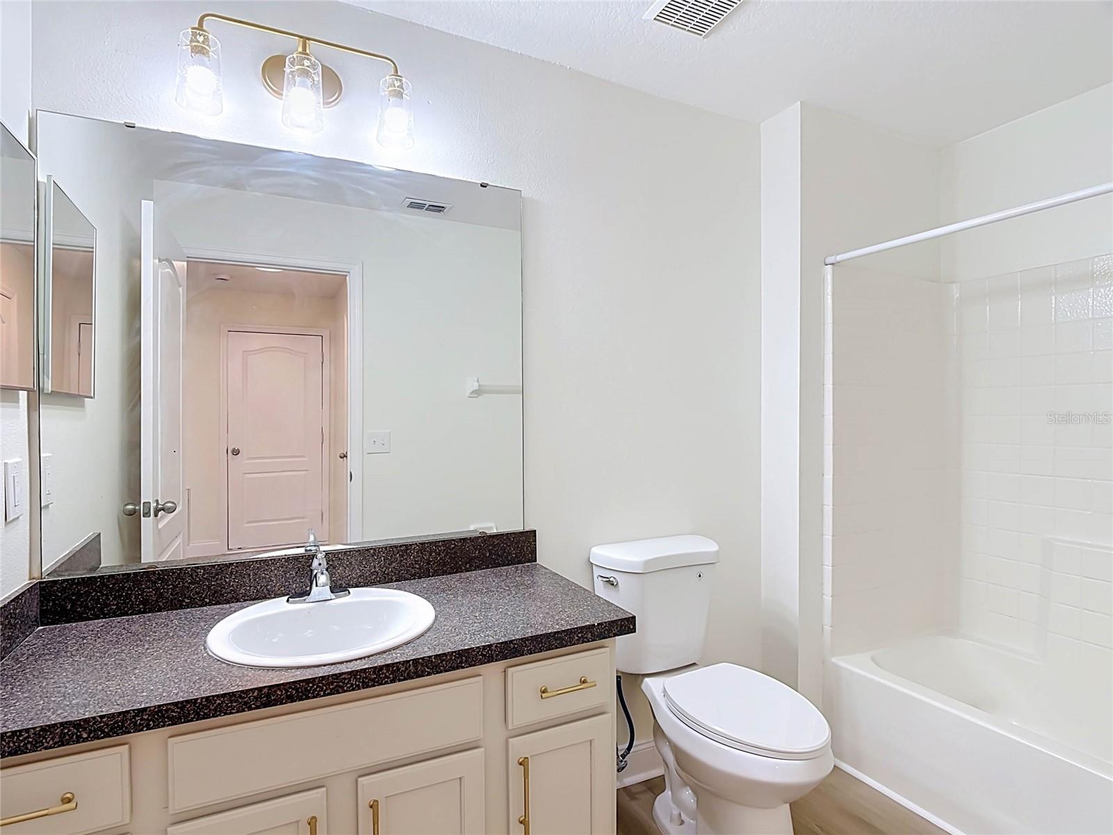 1501 Royal Ridge Dr Property Photo 18