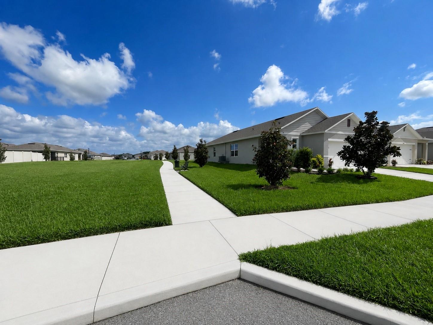 3648 Sungrove Cir Property Photo 2