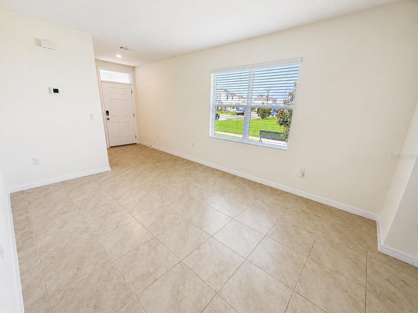 3648 Sungrove Cir Property Photo 6